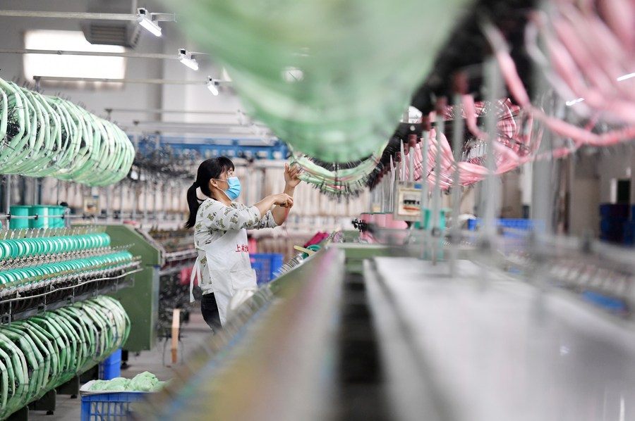 The large textile factory: a flourishing industry in China