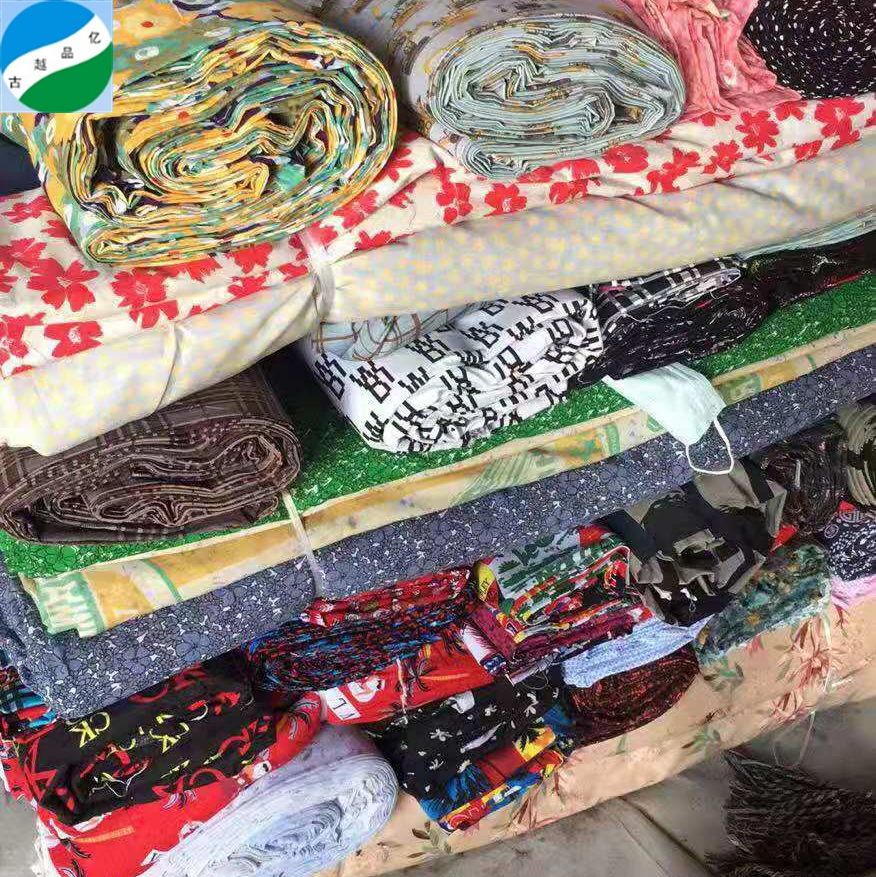 Where is the Xinglong Textile Wholesale Market?