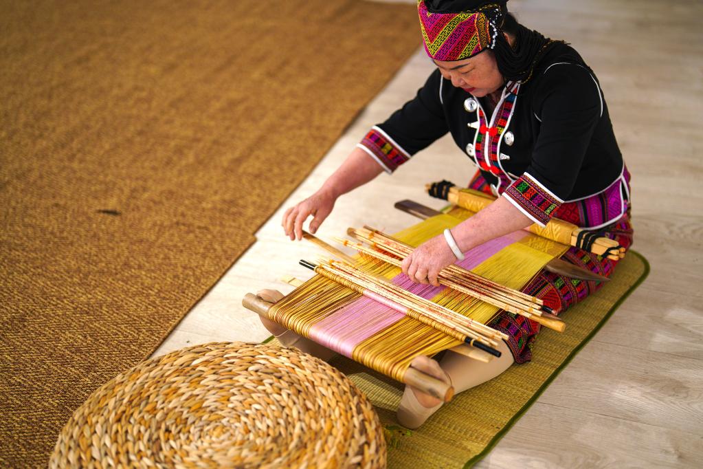 Where to Wholesale Ancient Textiles in Mianyang