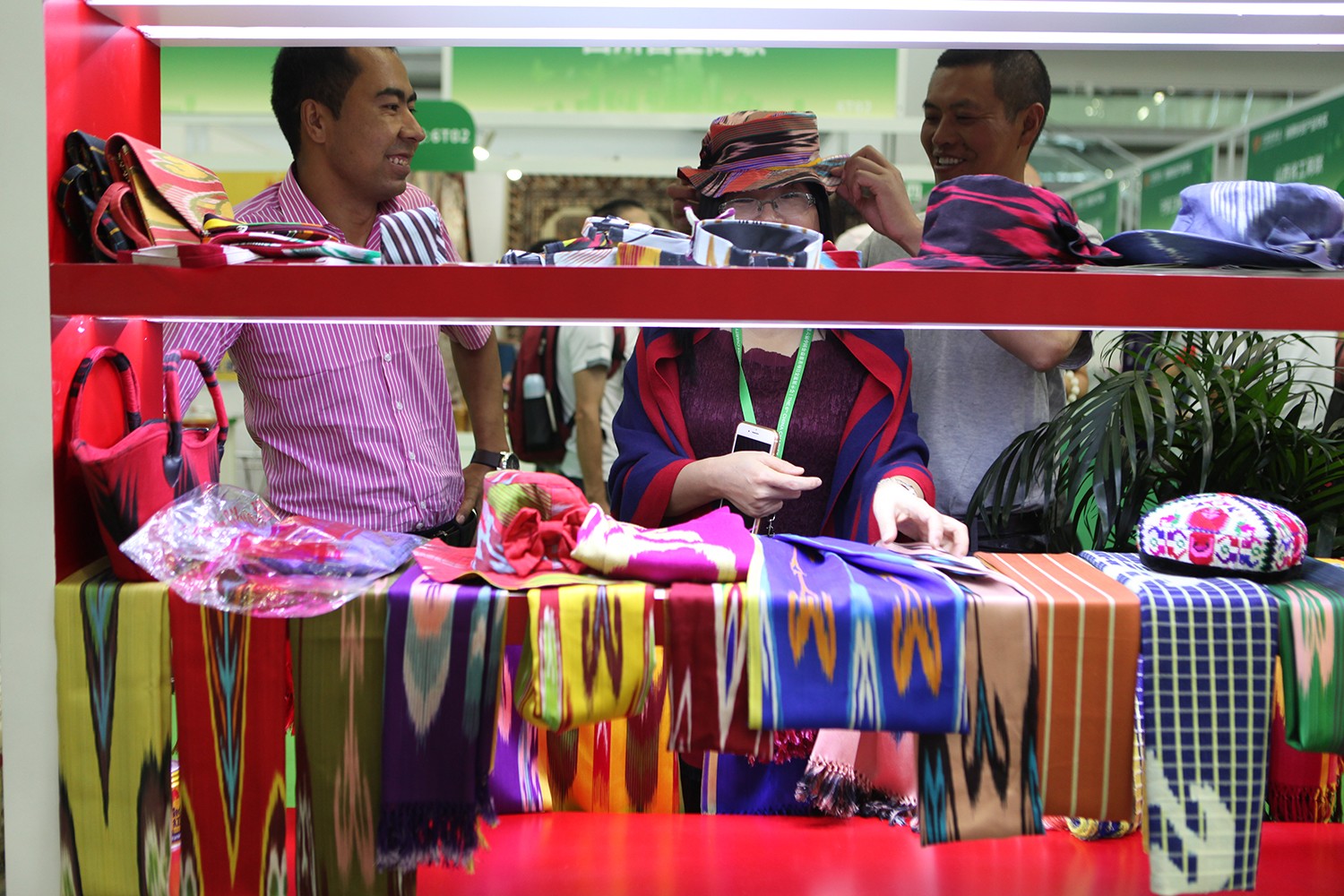 Title: Exploring the Vibrant World of Dahongmen Textile Wholesale Market