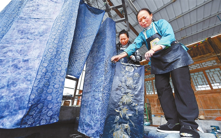 Title: Guilin Minxi Textiles: A Masterpiece of Chinese Craftmanship