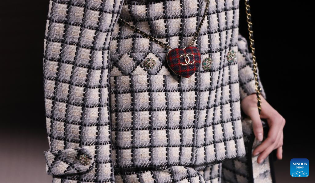 Chanel Textiles: A Luxurious and Versatile Fashion Fabric