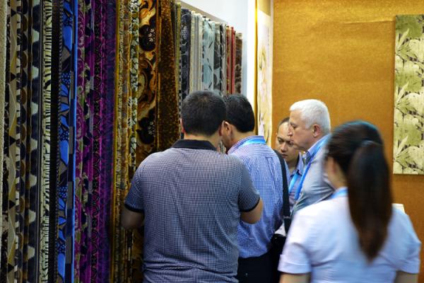 Exhibiting Magnificent Textiles: A Celebration of Zhingzhou Zhangs Masterpieces at Exhibition Zhuang Yao Textiles