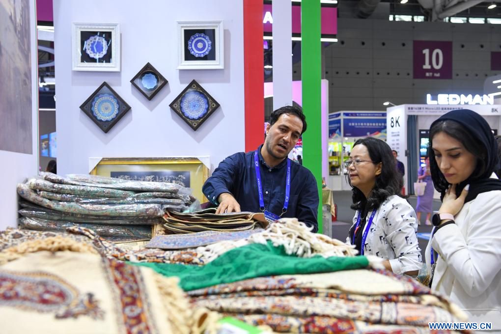 Title: Embracing the Splendor of Yue Cai Textiles: A Journey through Chinas Rich Cultural Heritage