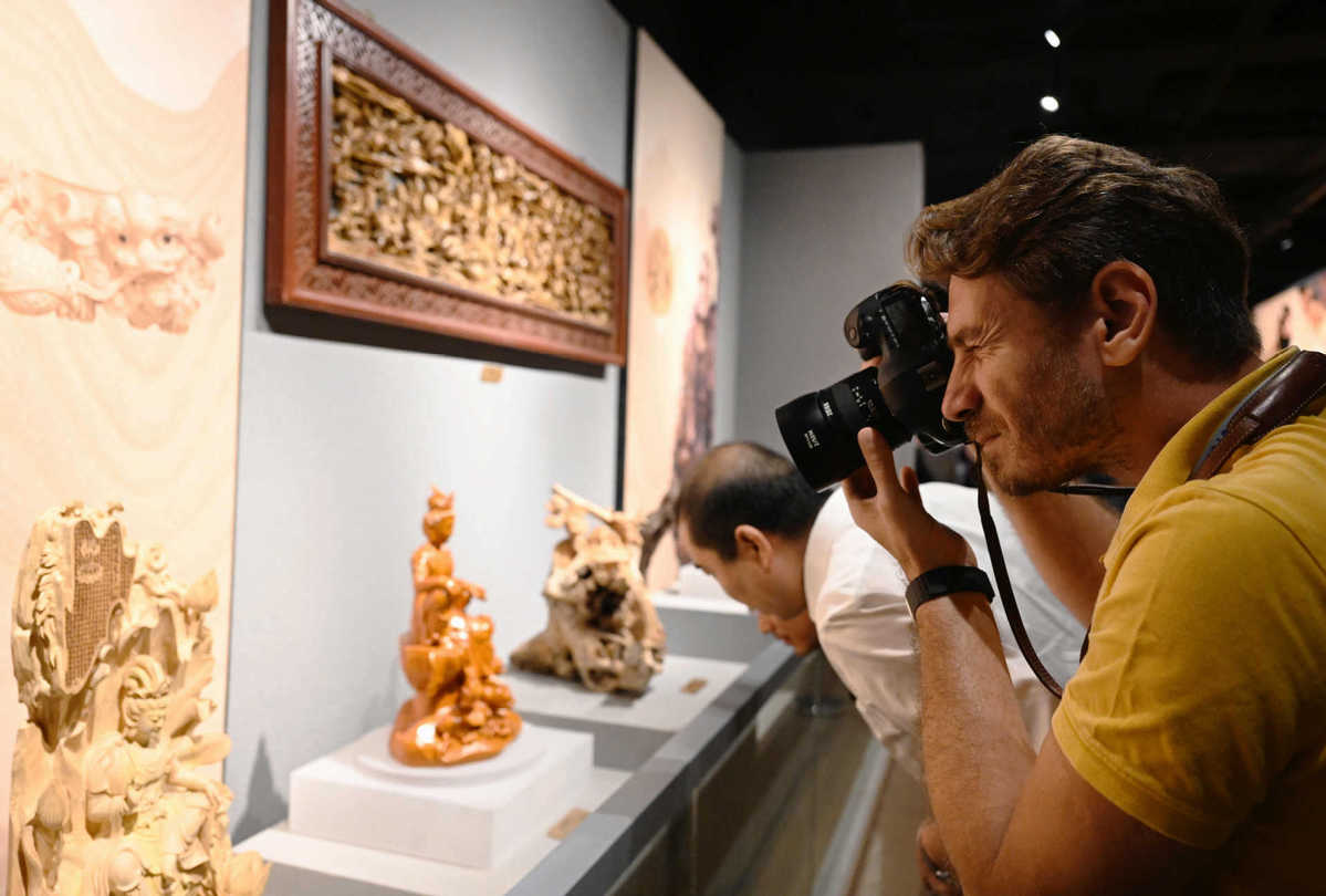 Title: Exploring the Beauty of Suzhou Shengyi Textiles: A Masterpiece of Chinese Craftsmanship