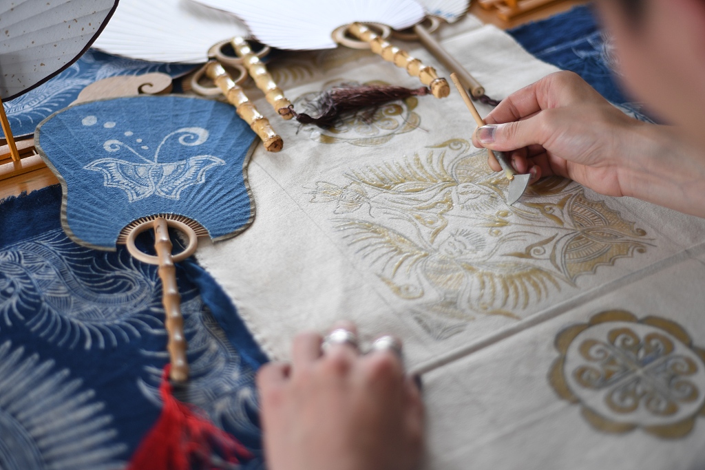 Title: Zhuang Xia Textiles: A Masterpiece of Chinese Craftsmanship