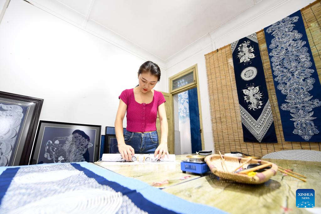 Title: Exploring the Art of Printing Textiles in Panyu, Guangzhou