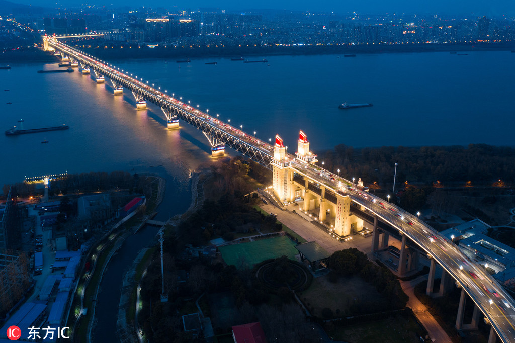 Title: Chinas Yangtze River - A Source of Richness in Daily Textiles