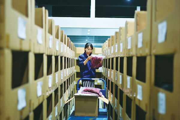 Textile Factory Bobbin Worker Pictures: A Look into the World of Bobbin Work