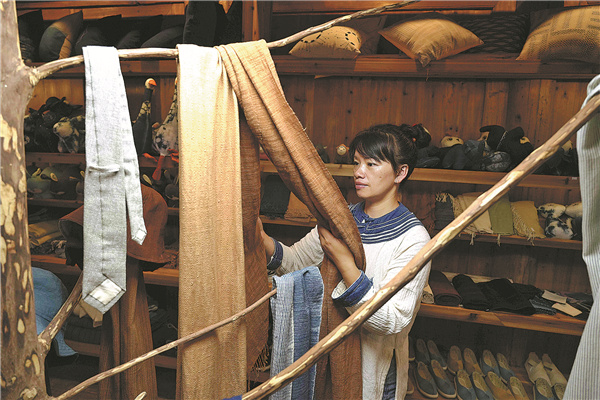 Title: The Art of Weaving and Textiles: An Insight into the Rich Heritage and Modern Trends of Zhengjiang Weavers