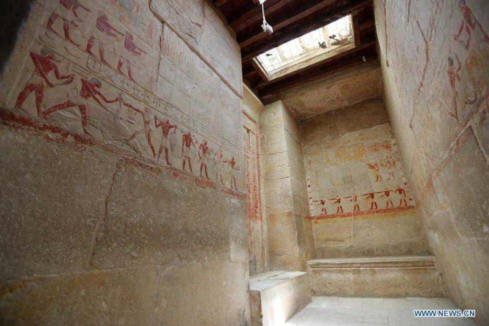 The discovery of red textile in an ancient tomb