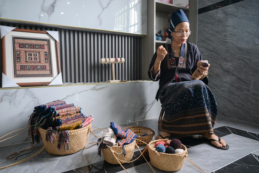 The Unique Culture of Yi Ethnic Textiles