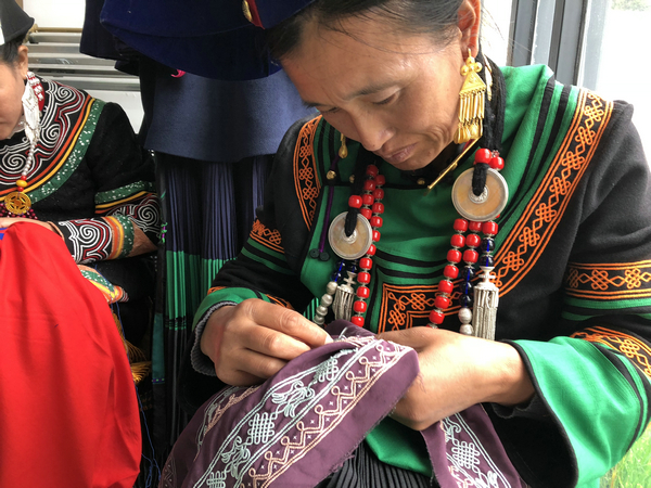 The Unique Culture of Yi Ethnic Textiles