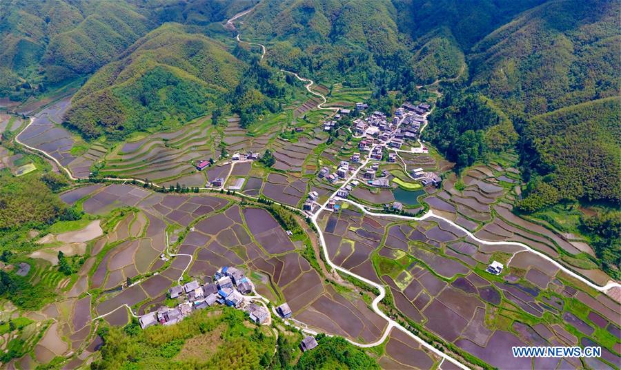 Title: Guangshan County Textile District: A Hub of Textile Industry and Modern Living