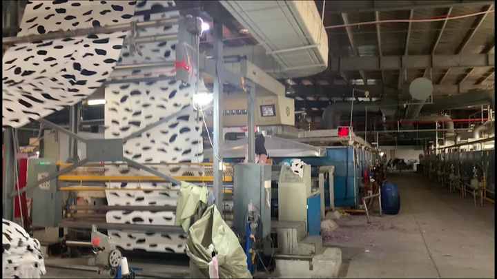 Textile Factory Hanging Machines: An Examination of Their Operation and Benefits