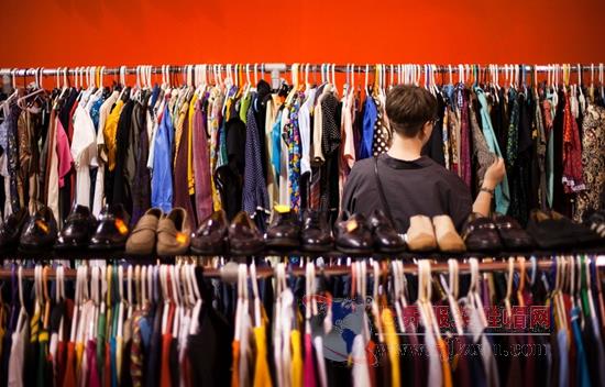 Title: Stunning European and Asian Textile Displays: A Glimpse into the Vibrant World of Fashion