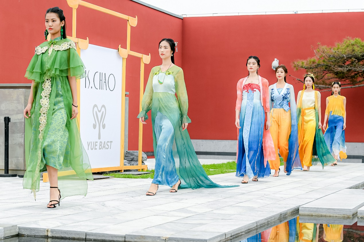 Title: Crafting a Perfect Chinese Tang-style Dress: The Art of Fabrication at a Textile Factory