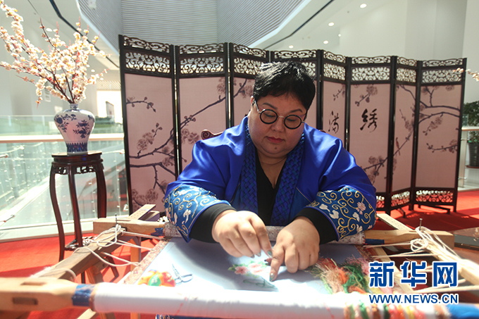 Title: Shaoxing Chenxi Textiles: A Masterpiece of Chinese Handicrafts