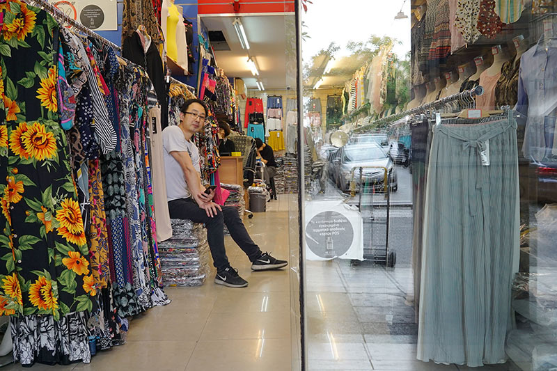 Title: Telephoning a Custom Knitwear Store in Chaoyang District