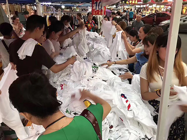 Title: The Textile Printing Wholesale Market in Wuhan