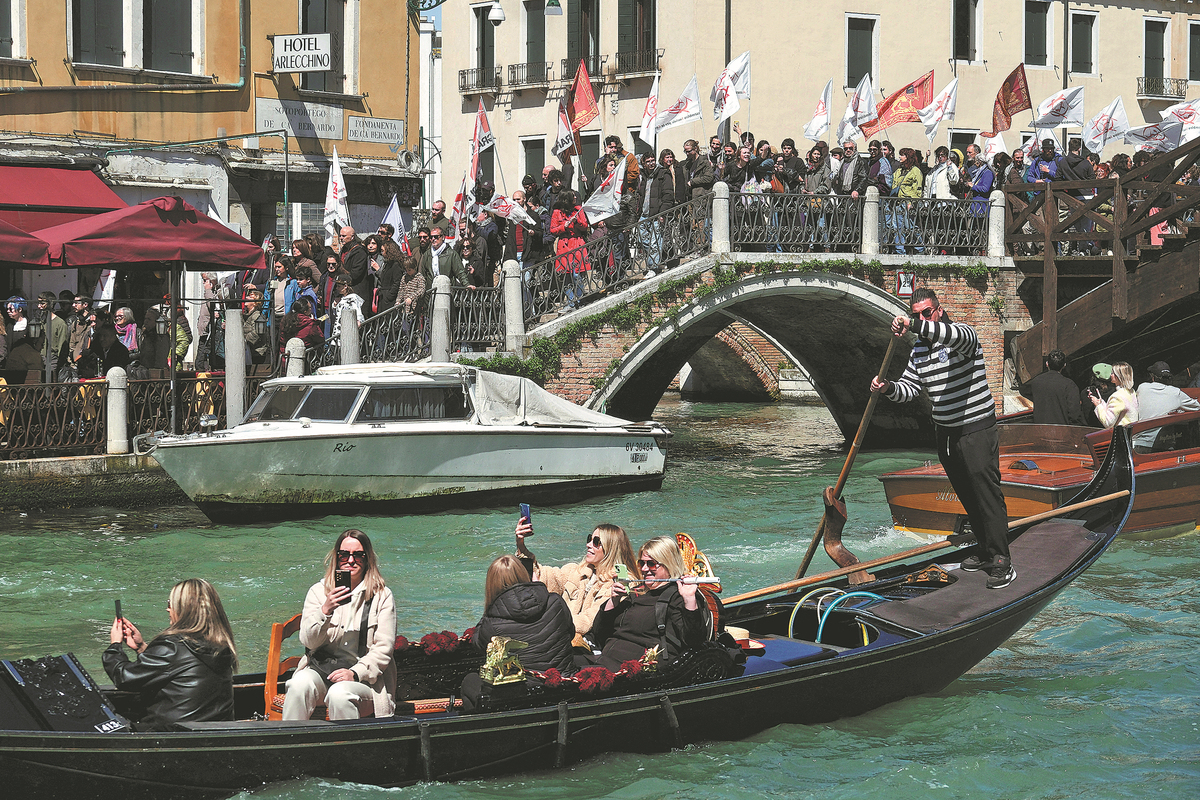 Title: The Unique Textiles of County Venice