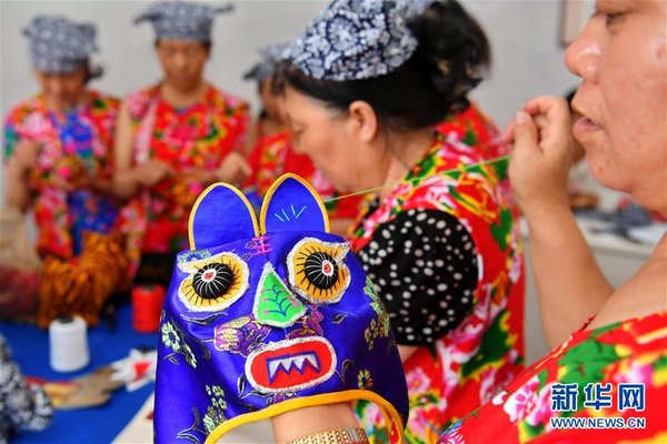 Title: Wholesale of Traditional Household Textiles in Pudong, Shanghai