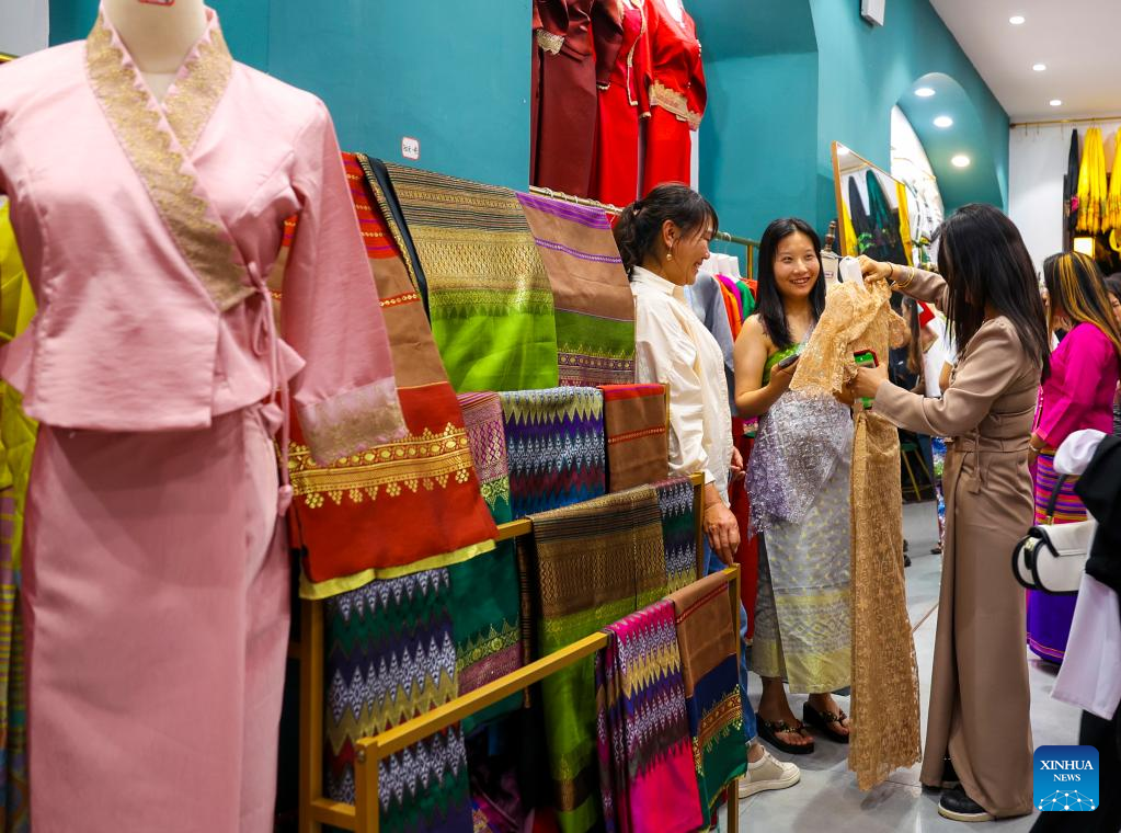 Title: The Textile Wholesale Market in Minhang District