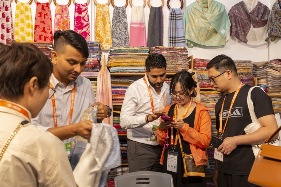 Title: Exploring the Textile Market Outside of Xuchang