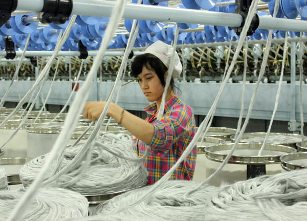 The Unsung Heroes: Women Textile Workers in Chinas纺织厂