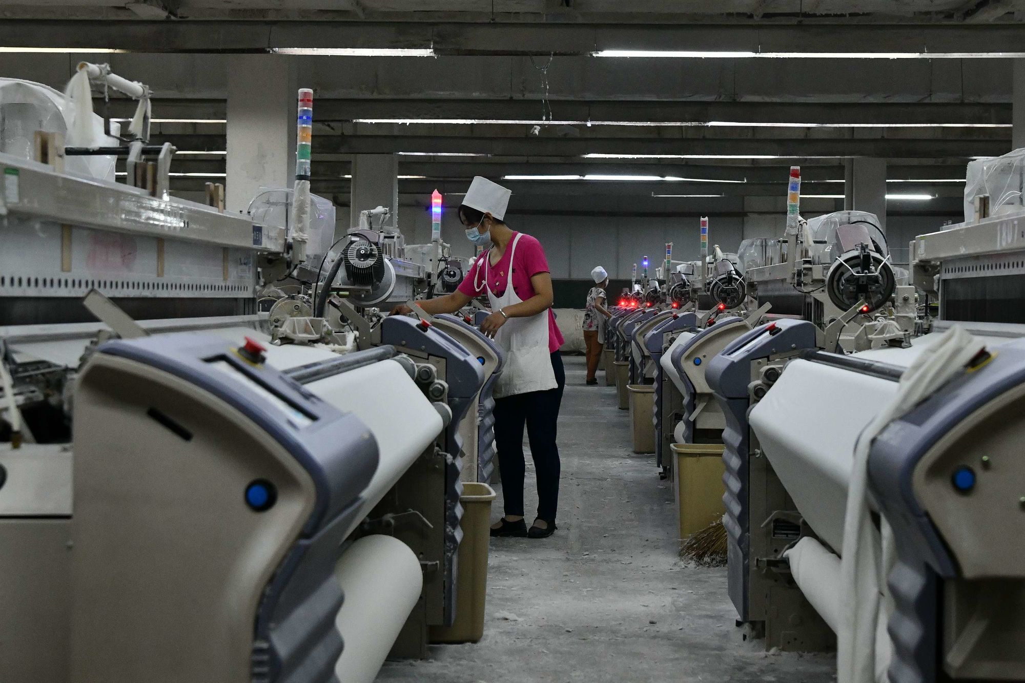 The Unsung Heroes: Women Textile Workers in Chinas纺织厂