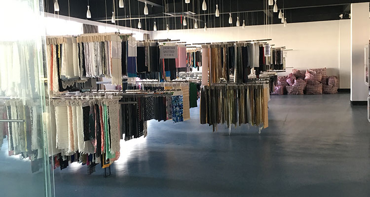 Pèixiàn Gāoqīngqīng Textile Shop - A Haven for High-Quality Fabrics