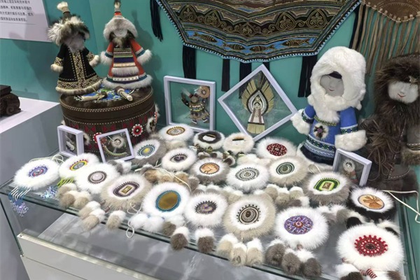 Embellishing Mongolian Textiles: A Masterpiece of Inner Mongolian Craftsmanship