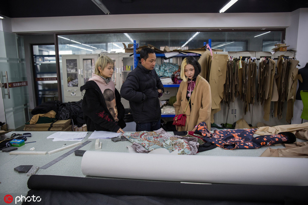 Zhang Shuang, the Textile Factory Manager Leading by Example