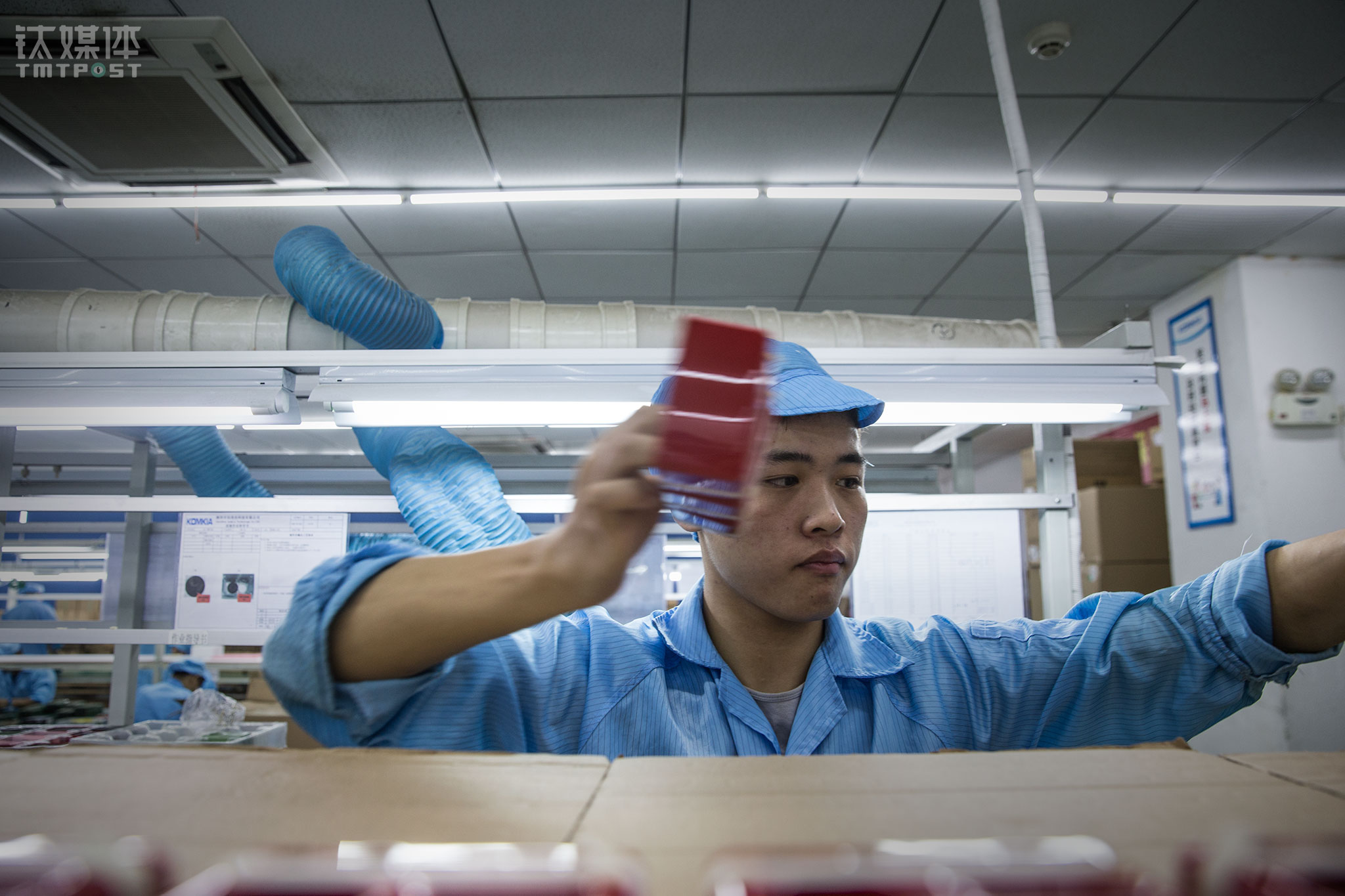 Zhang Shuang, the Textile Factory Manager Leading by Example