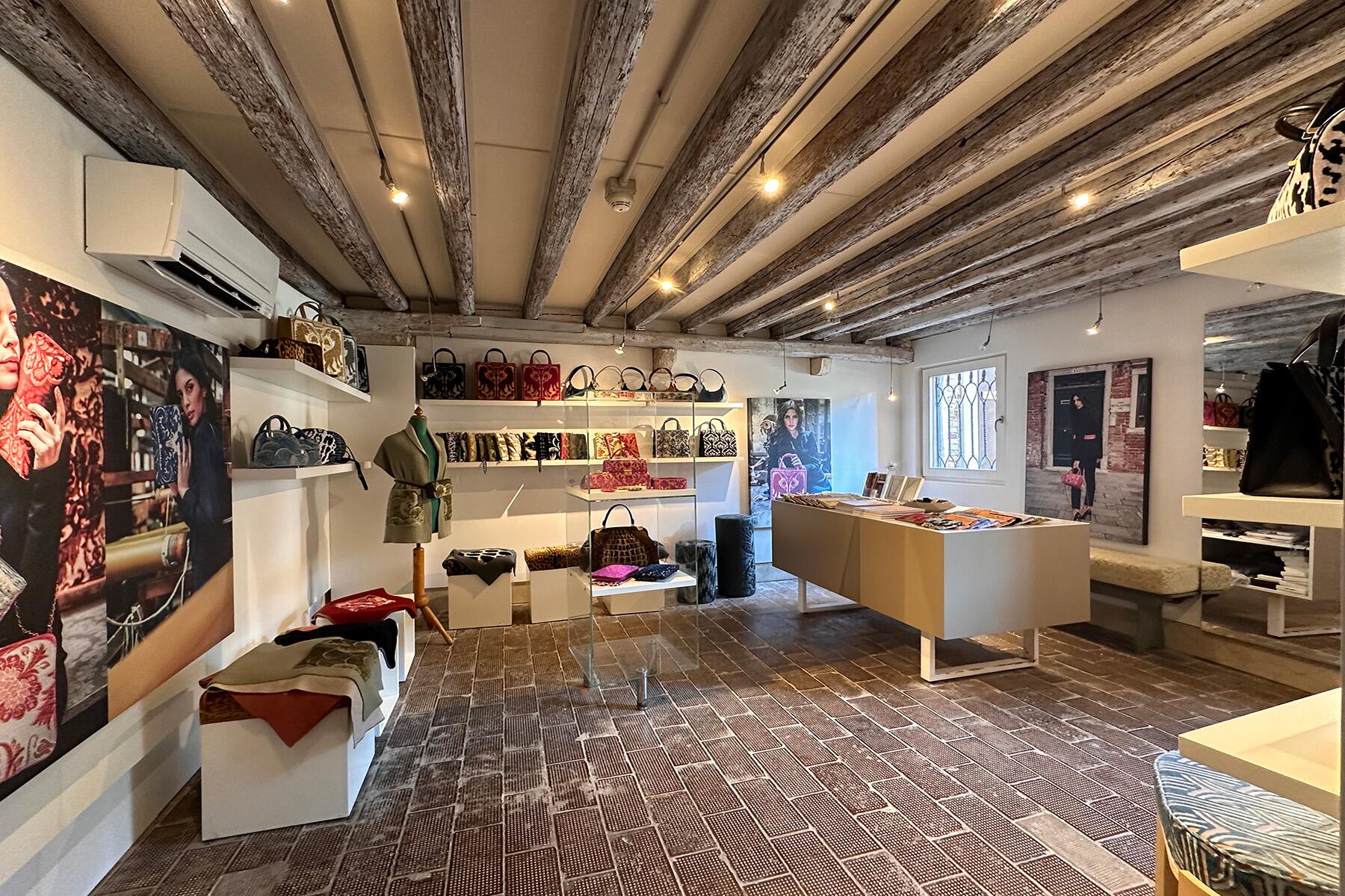 Discover the Elegance and Exquisiteness of Zhiwu Island Textile Store