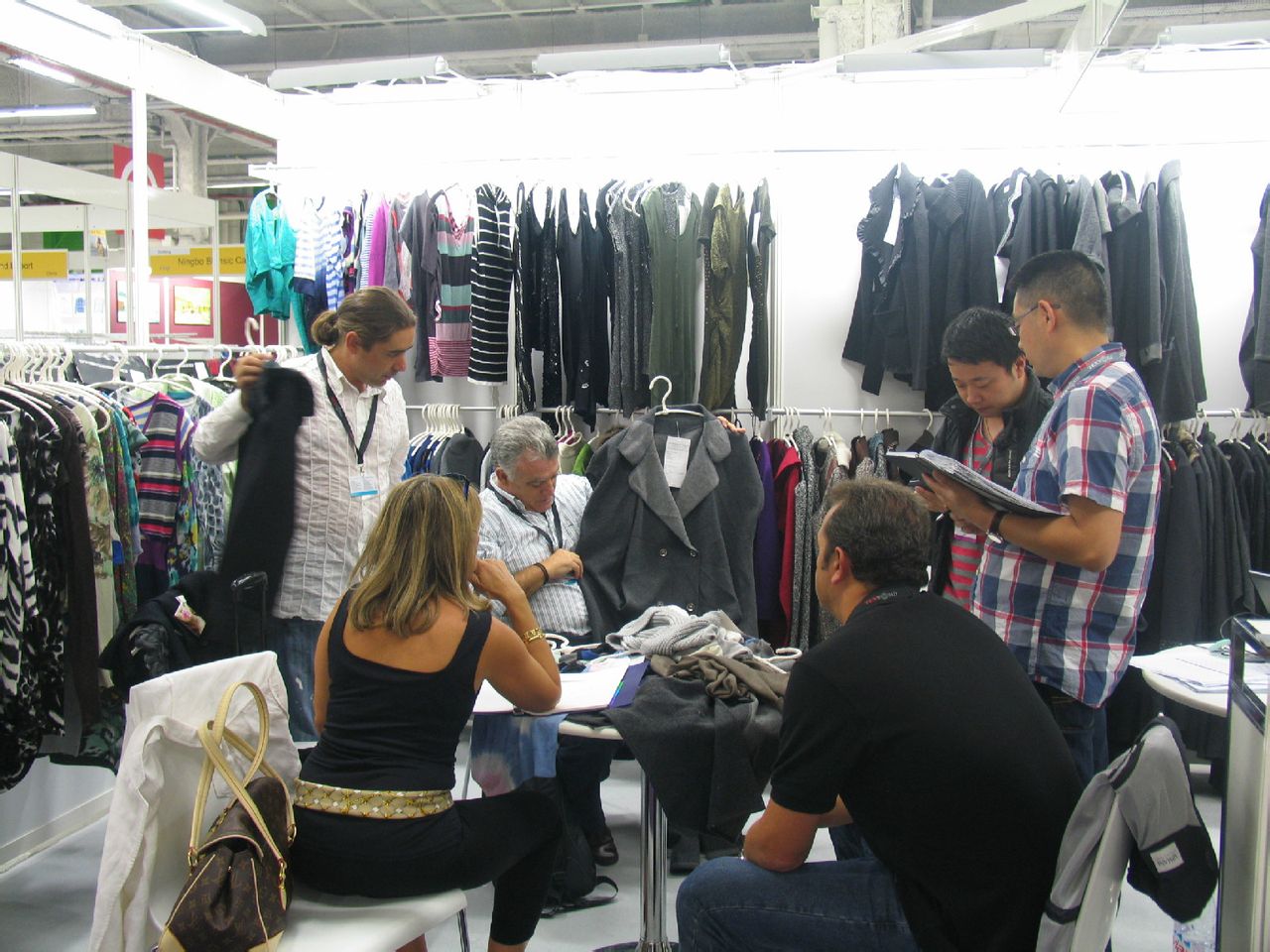 The Convergence of Fashion and Trade: An Overview of Textile and Clothing Trade Exhibitions