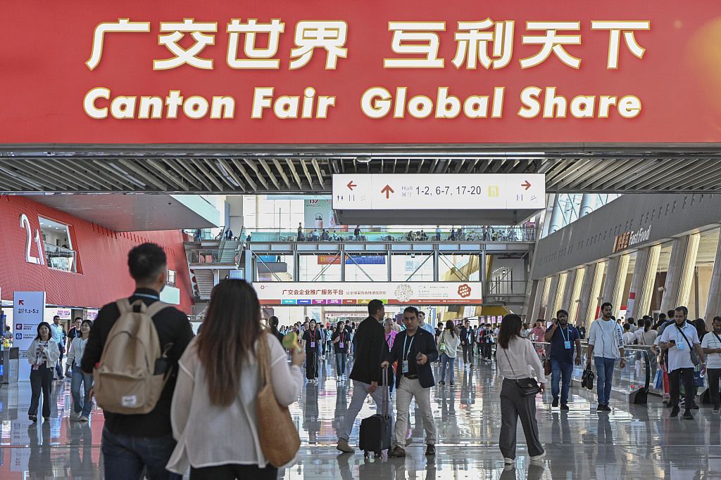 The Gateway to Guangzhou Textile Wholesale Market