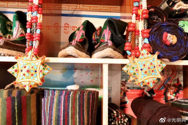 Stores and Showrooms of Tibetan Textile Brands