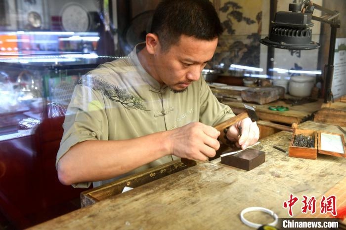 Craftsmanship and Creativity at Zhang Cup Textiles: A Masterpiece of Chinese Artisanship