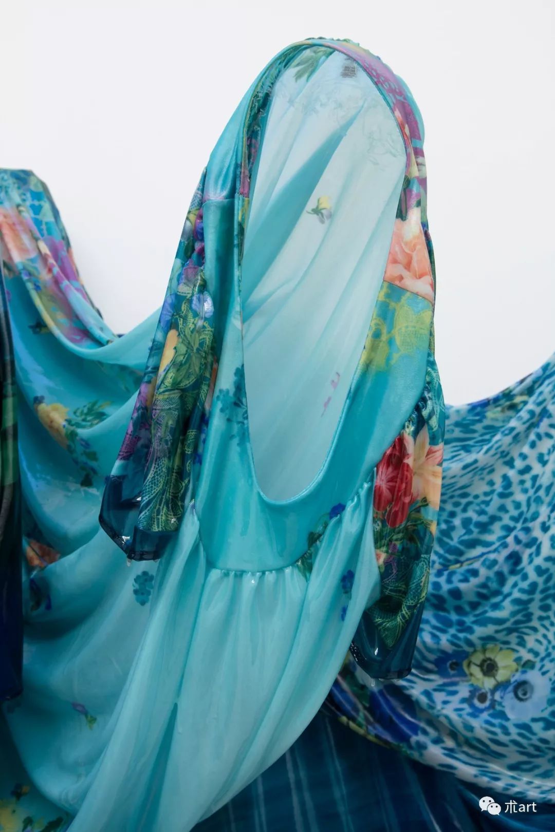 Embracing the Beauty of Sea Blue: A Journey Through Haimen Haizhilan Textiles