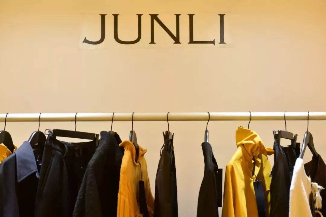 Unleashing the Elegance: An Insight into Jinuos Luxury Textiles