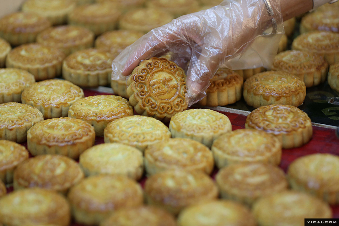 Yuzhou Textile Street Mooncakes: A Time-Honored Chinese Tradition Rediscovered