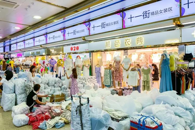 The Textile Wholesale Market of Xian南路纺织品批发市场