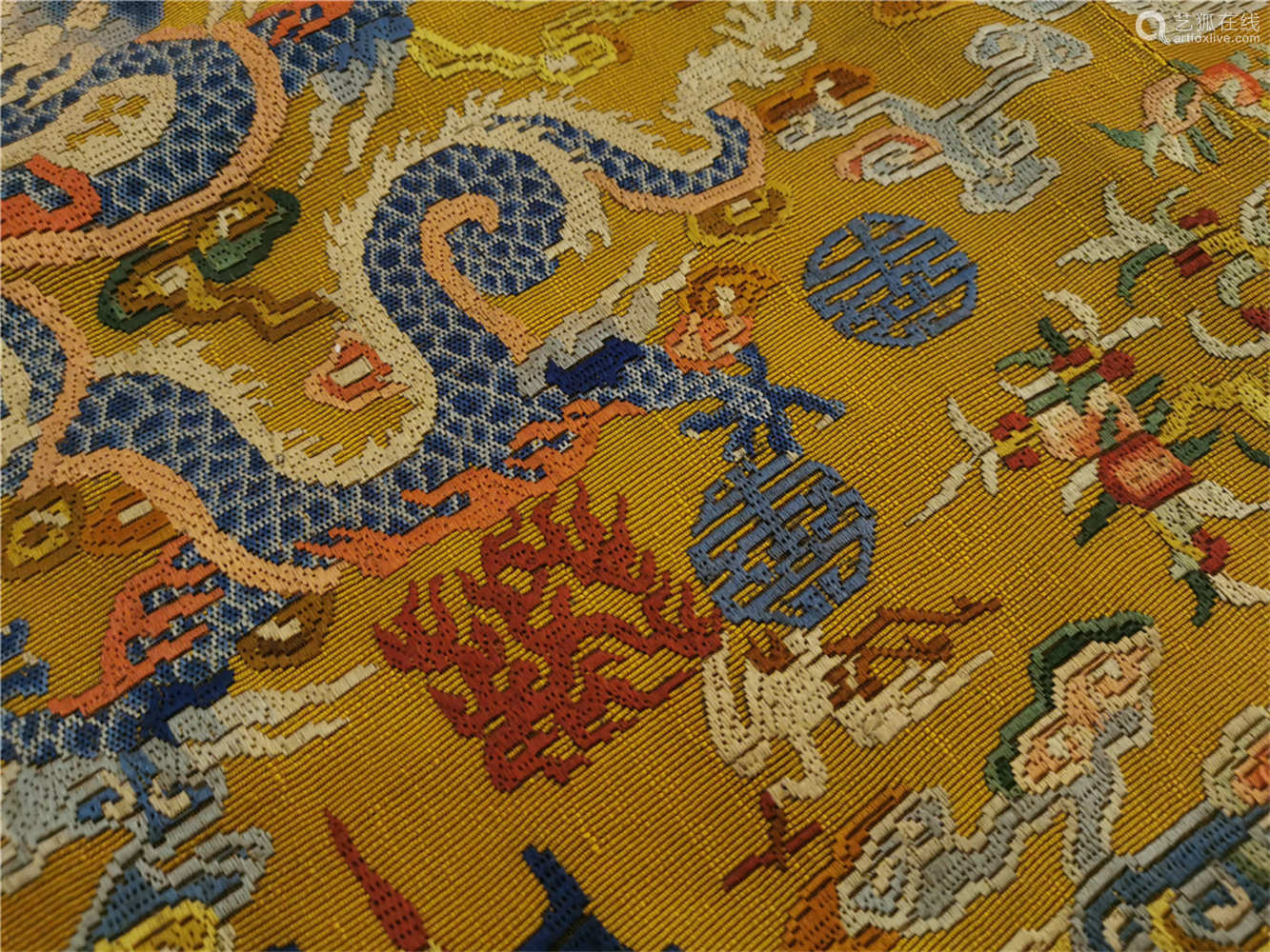 Embroidery - The Art of Traditional Chinese Textiles