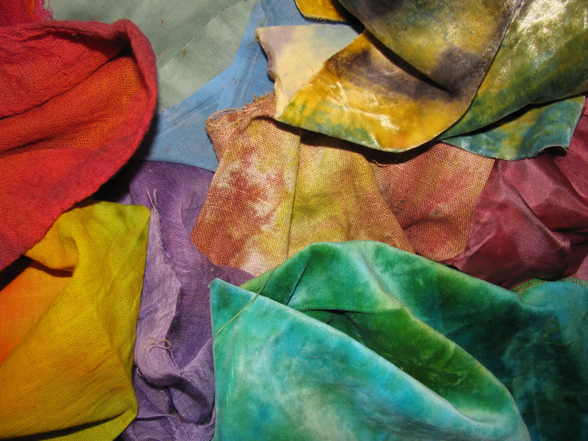 The Art of Color Variation in Textile Dyeing