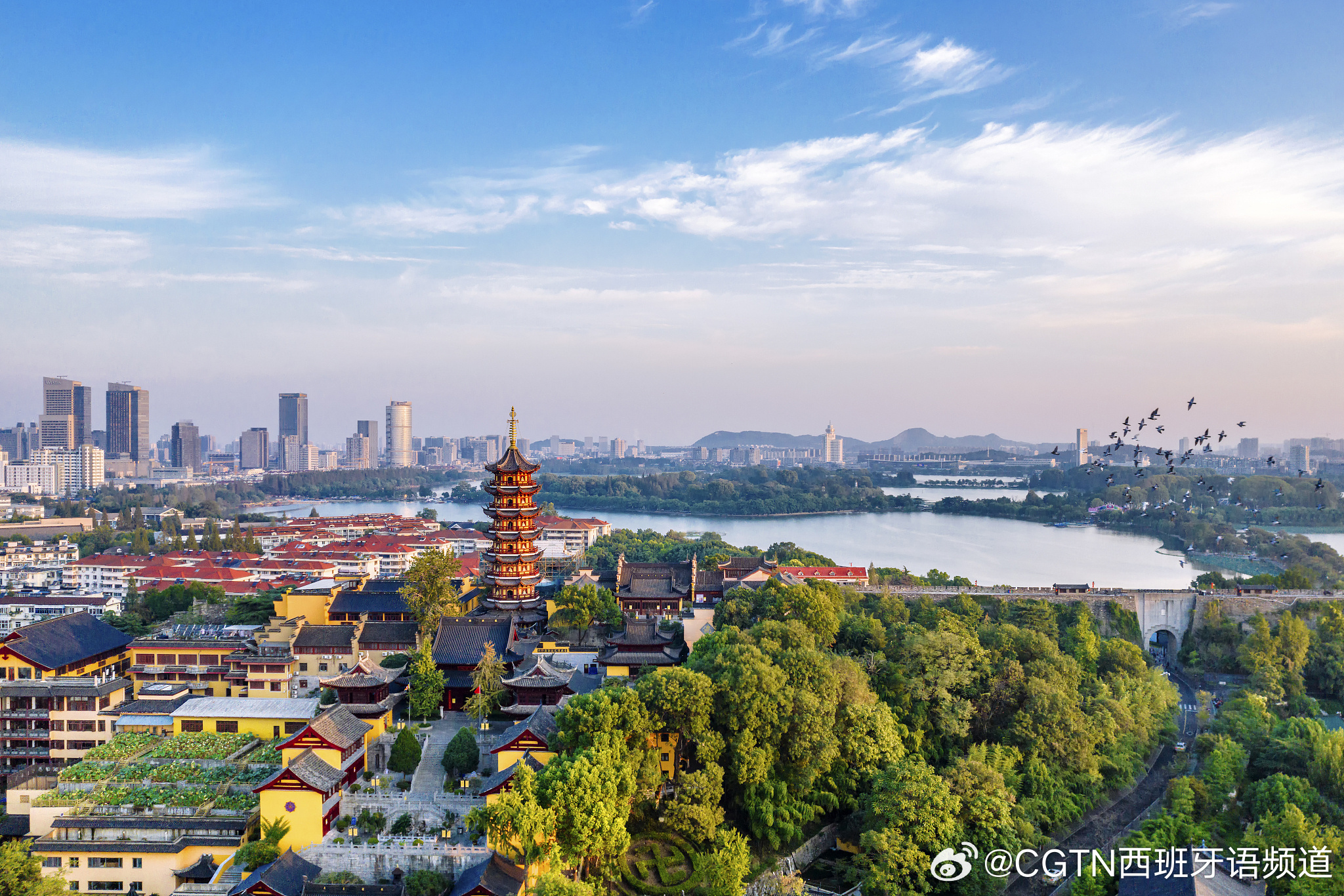 Discovering the Elegance of Nanjing, Exploring the Richness of Wuai