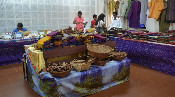 Nanga Parbats Fabric Market - A Tapestry of Nepali Wealth