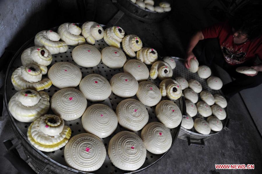 The Old-Style Mooncakes of Yuzhou Textile Street: A Nostalgic Journey Through Time